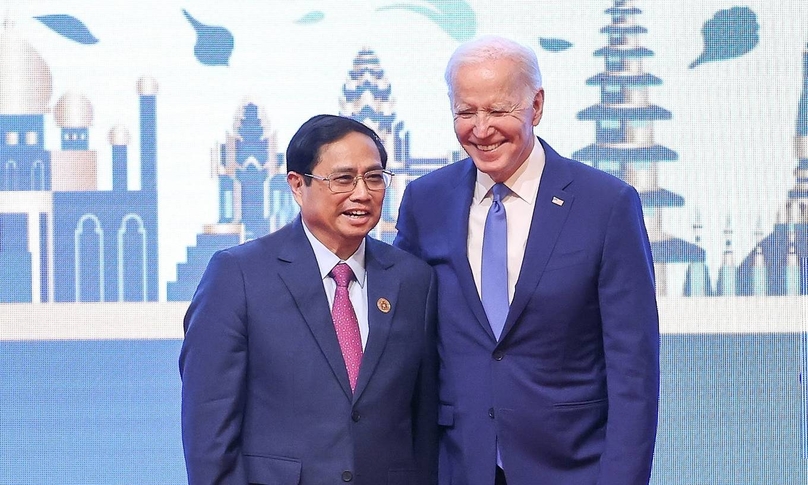 Vietnam’s PM Pham Minh Chinh (L) and U.S. President Joe Biden in Phnom Penh on November 12, 2022. Photo courtesy of the Vietnamese government's portal.