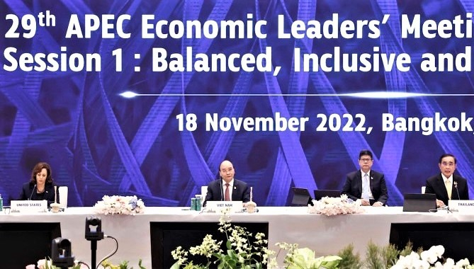 Vietnam’s President Nguyen Xuan Phuc (2nd, left) speaks at the 29th APEC Economic Leaders’ Meeting in Bangkok on November 18, 2022. Photo courtesy of Vietnam News Agency.