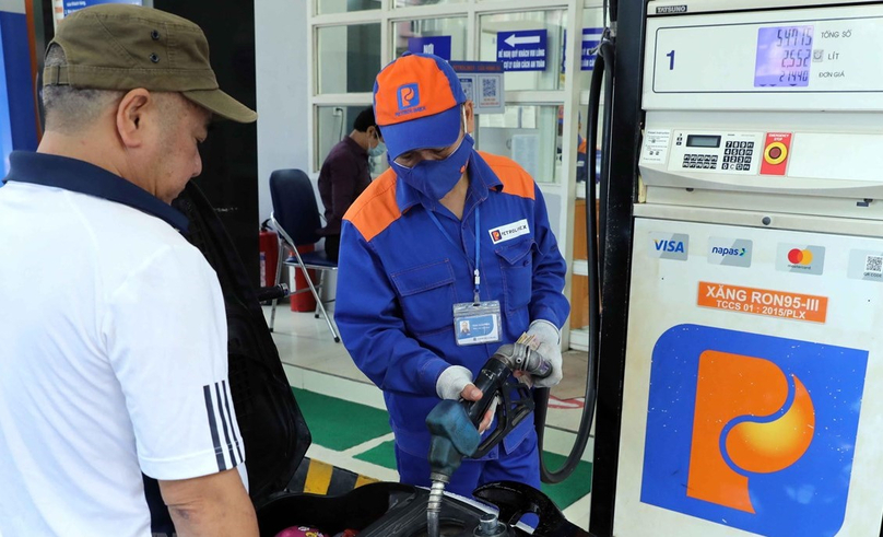 Gasoline filling at a Petrolimex station. Photo courtesy of Vietnam News Agency.