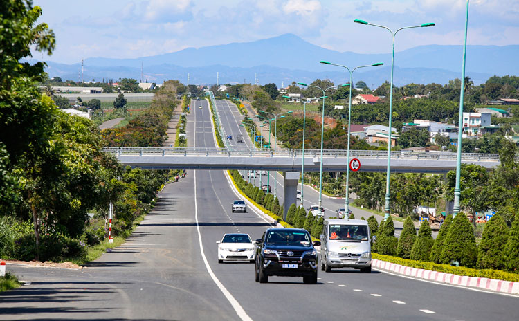 The Lien Khuong-Prenn Expressway section that runs through Hiep Thanh commune, Duc Trong district, Lam Dong province. Photo courtesy of Lam Dong newspaper.