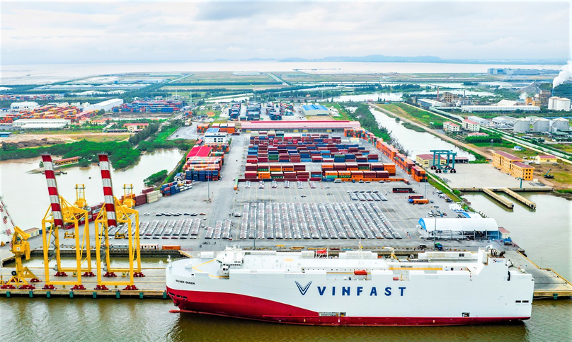 The Panama-registered Silver Queen vessel at Hai Phong’s MPC Port for VinFast’s EVs to roll on. Photo courtesy of Youth newspaper