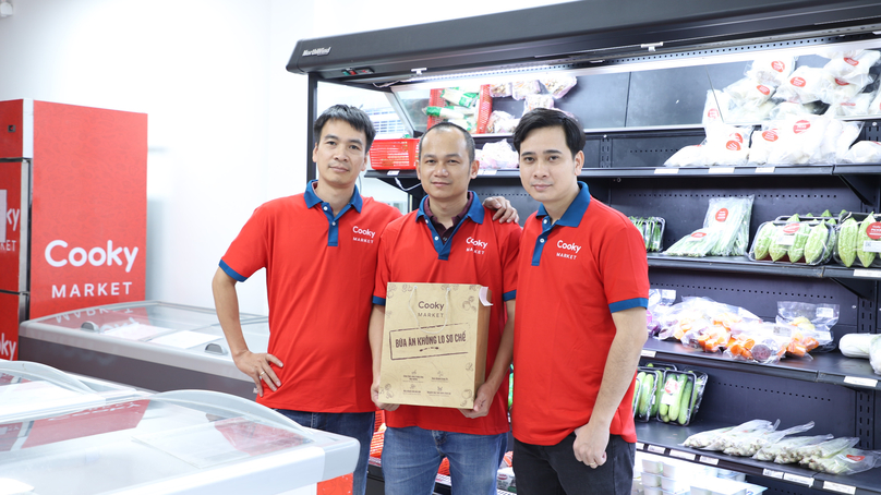 CEO and co-founder Dang Hoang MInh of Cooky (middle). Photo courtesy of VnEconomy magazine.