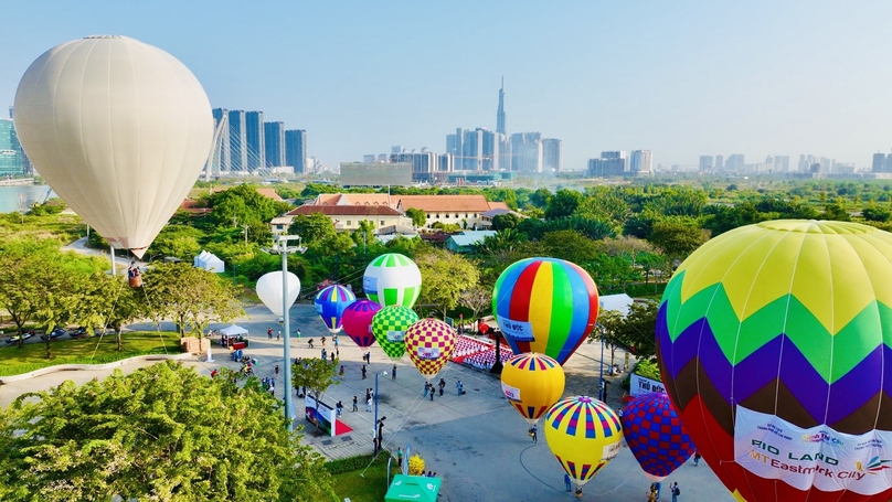 A hot air balloon show in Ho Chi Minh City. Photo courtesy of Thanh Nien newspaper.