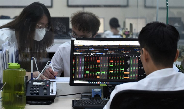 Foreign net buying is a factor that has helped improve the Vietnamese stock market. Photo courtesy of HSC.