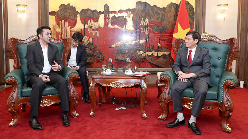 Vishal Sarin (L), vice president, Netflix Asia Pacific, meets with Nguyen Van Doan, chief of the Ministry of Planning and Investment office, in Hanoi on December 5, 2022. Photo courtesy of the ministry.