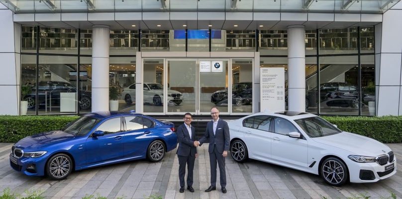 Tran Ba Duong (L), Thaco chairman, and Lars Nielsen, managing director of BMW Group Asia, at the BMW Sala showroom in HCMC. Photo courtesy of BMW. 