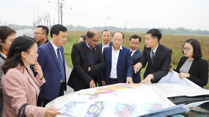 Singaporean Ambassador to Vietnam Jaya Ratnam (front, third from left) and Ha Tinh Vice Chairman Nguyen Hong Linh (front, third from right) visit the planned VSIP project site in Ha Tinh province, central Vietnam on December 6, 2022. Photo courtesy of Ha Tinh newspaper.