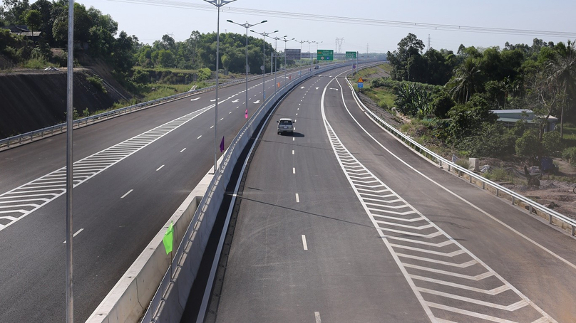 Danang-Quang Ngai Expressway in central Vietnam. Photo courtesy of Laborer newspaper.