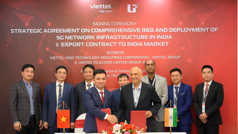 Representatives of Viettel High Technology and United Telecoms Limited Group sign an agreement in Hanoi on December 8, 2022. Photo courtesy of Viettel.