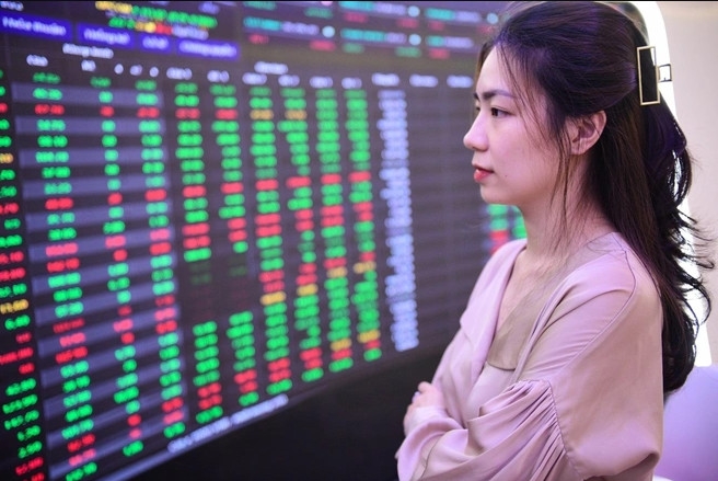 The VN-Index increased 2.98 points or 0.28% to 1,050.4 on December 14, 2022. Photo courtesy of Economy & Securities magazine