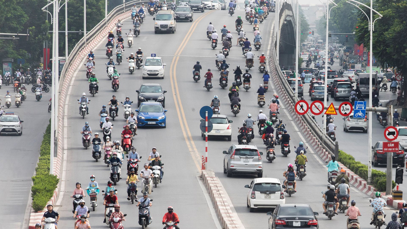 Traffic on streets in Hanoi, northern Vietnam. Photo courtesy of IFC. 