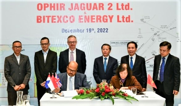 Representatives of Bitexco Energy and Ophir Jaguar 2 at the signing ceremony on December 19, 2022. Photo courtesy of Bitexco.
