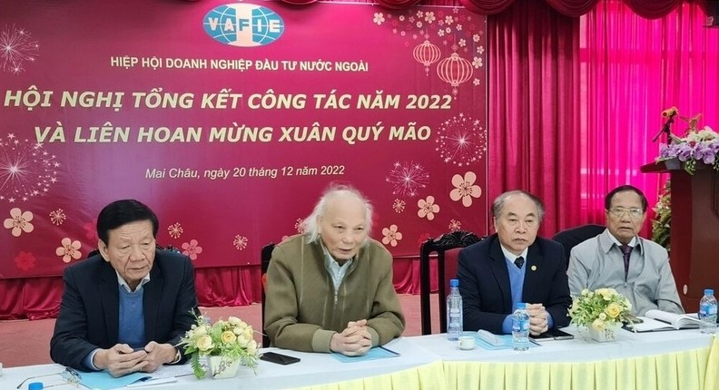 VAFIE chairman Nguyen Mai (second, left) and other VAFIE leaders co-chair the association's year-end conference on December 20, 2022. Photo by The Investor/Bao Lam.