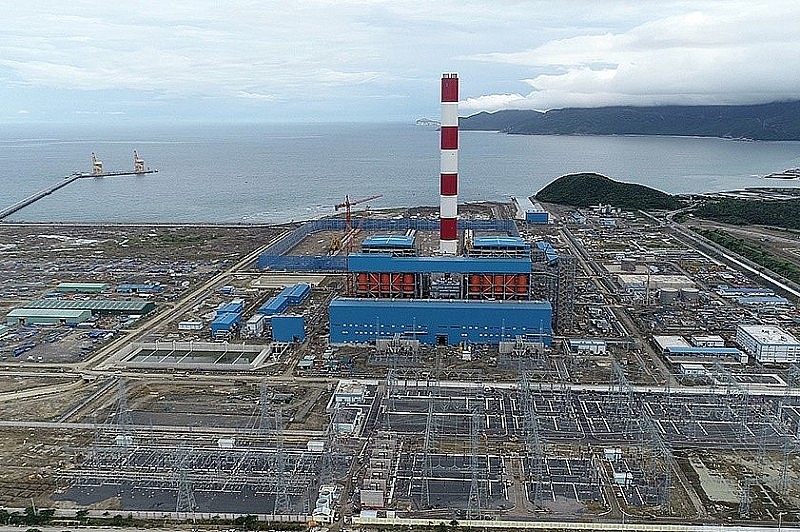 Van Phong 1 power plant and the onsite Van Phong switchyard. Photo courtesy of Van Phong Power Company.