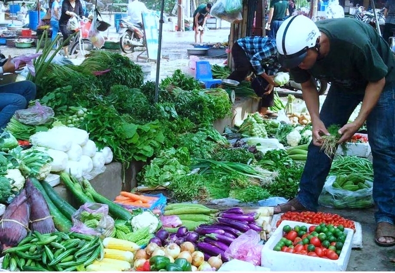 China’s re-opening is expected to put upward pressure on food prices in Vietnam. Photo courtesy of Industry & Trade newspaper.