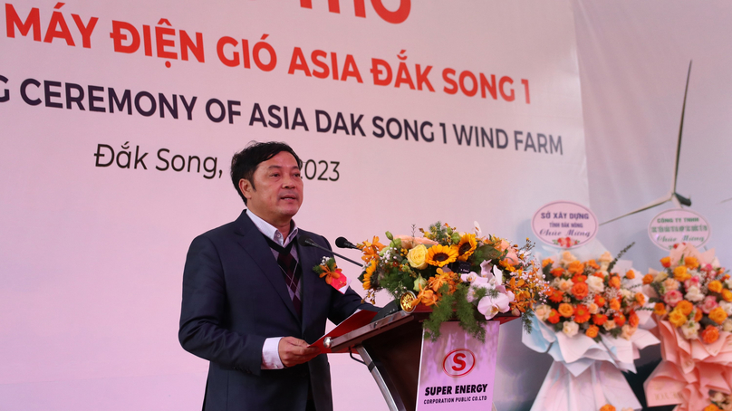 Dak Nong Vice Chairman Le Trong Yen speaks at the groundbreaking ceremony of the Asia Dak Song 1 wind farm in Dak Nong province, Vietnam's Central Highlands on January 4, 2023. Photo courtesy of Young People newspaper.