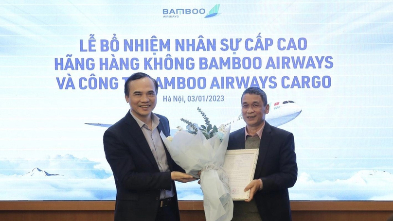 Pham Dang Thanh (R) was appointed Deputy CEO of Bamboo Airways in Hanoi on January 3, 2023. Photo courtesy of the carrier.