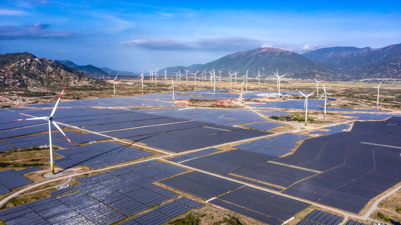 Trung Nam wind farm in Ninh Thuan province, central Vietnam, features both solar cells and wind turbines. Photo courtesy of the government's portal.