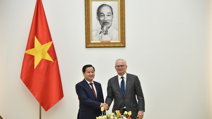 Deputy Prime Minister Le Minh Khai (left) meets with John Neuffer, president and CEO of the Semiconductor Industry Association, in Hanoi on January 12, 2023. Photo courtesy of the Vietnamese government's portal.