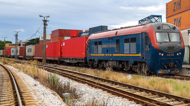 A container train operated by Vietnam Railways. Photo courtesy of The Investor/Trong Hieu.