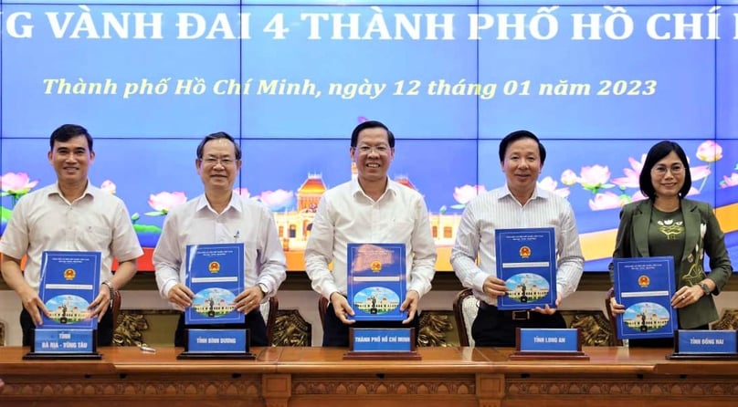 Leaders of HCMC, Dong Nai, Long An, Ba Ria-Vung Tau, and Binh Duong agreed upon Ring Road 4’s investment schedule on January 12, 2023 in HCMC. Photo courtesy of HCMC Press Center.