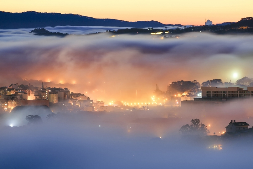 The misty scene covers the town of Da Lat in Lam Dong province, Vietnam's Central Highlands. Photo courtesy of Zing newspaper.