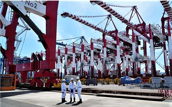 Crane systems available at Long An international port near Ho Chi Minh City, southern Vietnam. Photo courtesy of Investment newspaper.