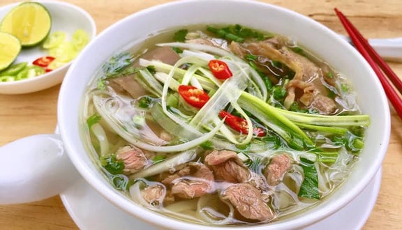 Vietnamese noodle soup 'pho'. Photo courtesy of Foody.vn.