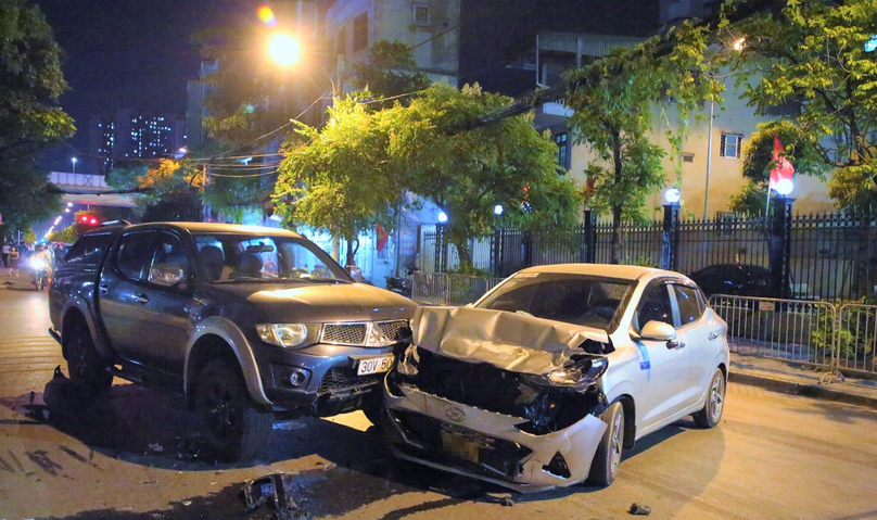 A traffic accident on Thanh Cong Street, Ha Dong district, Hanoi. Photo courtesy of VietNamNet newspaper.
