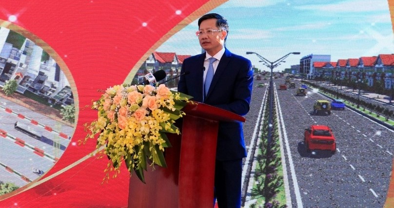 Hai Phong Vice Chairman Le Anh Quan speaks at the groundbreaking ceremony of the road project in the city, northern Vietnam on January 27, 2023. Photo courtesy of Hai Phong newspaper.