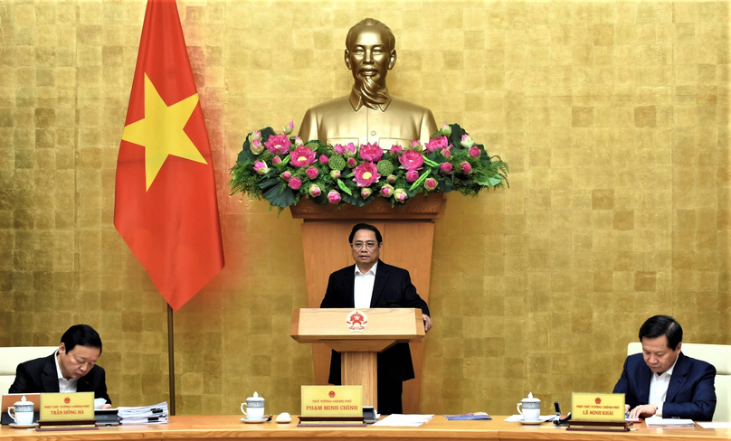 Prime Minister Pham Minh Chinh (center) chairs a regular government meeting on February 2, 2023. Photo courtesy of the government portal.