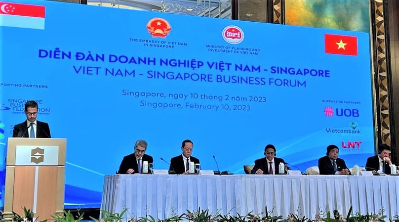 Patrick Lee (left), Cluster CEO, Singapore & ASEAN Markets, Standard Chartered, speaks at the forum. Photo courtesy of the bank.