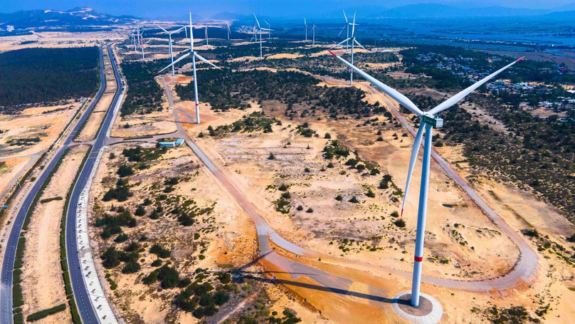 A wind power project in Nhon Hoi Economic Zone, Binh Dinh province, south-central Vietnam. Photo courtesy of Environment & Natural Resources magazine.