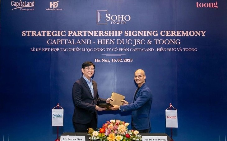 Executives of CapitaLand and Toong sign their strategic partnership agreement in Hanoi on February 16, 2023. Photo courtesy of CapitaLand.