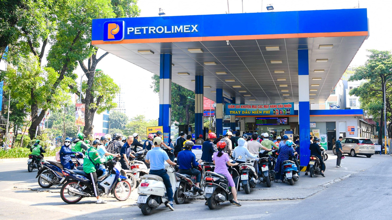 A Petrolimex gasoline station in Hanoi. Photo courtesy of Laborer newspaper.