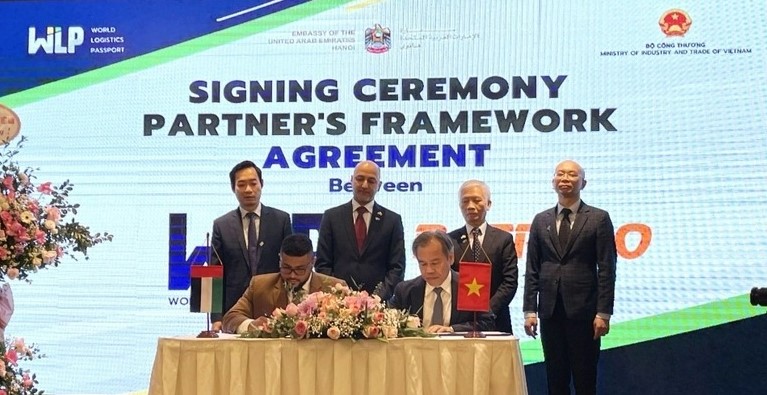 World Logistics Passport and a Vietnamese partner sign a cooperation agreement in Hanoi on February 28, 2023. Photo courtesy of the Ministry of Industry and Trade.