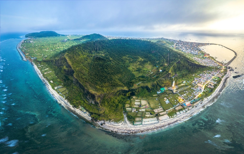 An aerial view of Ly Son island. Photo courtesy of Tuoi Tre (Youth) newspaper.