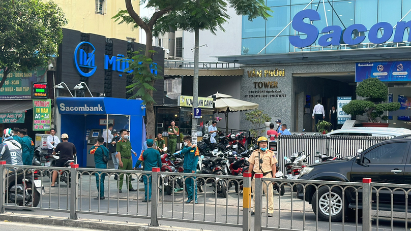 Police search the F88 headquarters on Nguyen Oanh street, Go Vap district, HCMC on March 6, 2023. PHoto courtesy of Young People newspaper.