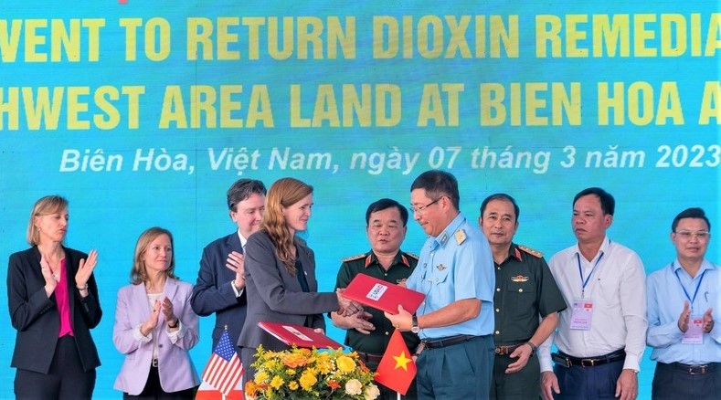 Representatives of USAID and Vietnam’s Ministry of National Defense kick off the new clean-up program in Bien Hoa town, Dong Nai province, southern Vietnam on March 7, 2023. Photo courtesy of U.S. Consulate General in HCMC.