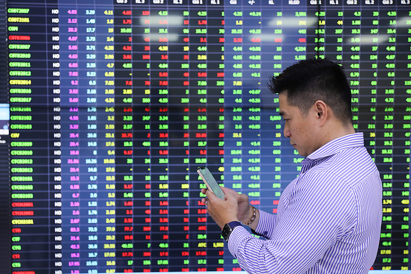 A stock investor in Vietnam. Photo courtesy of the Vietnam Government portal. 