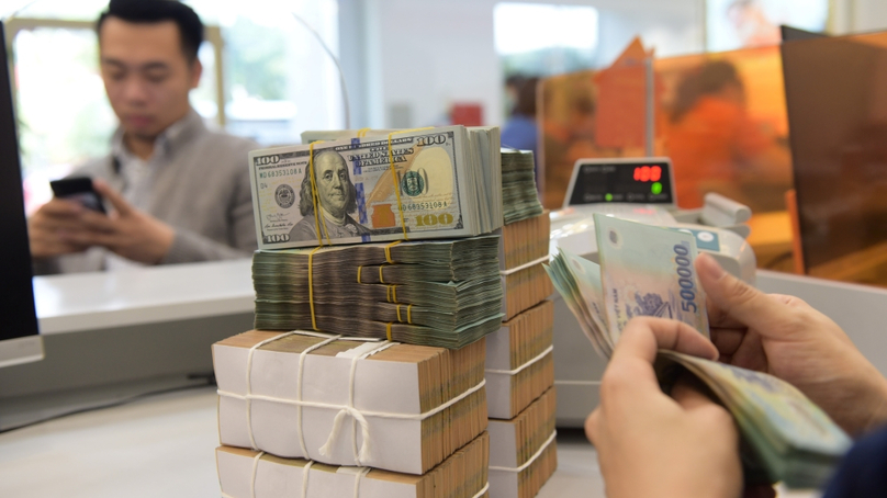 Vietnam's central bank reduced the central exchange rate to VND23,618 per U.S. dollar on March 14, 2023. Photo courtesy of the Urban Economy newspaper.