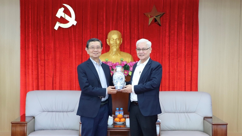 Binh Duong Party chief Nguyen Van Loi (right) and CapitaLand Group chairman Wong Kan Seng at a meeting in Binh Duong province, southern Vietnam on March 14, 2023. Photo courtesy of the Binh Duong news portal.