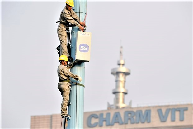 MobiFone technicians do maintenance work on its 5G system in Vietnam. Photo courtesy of the firm.