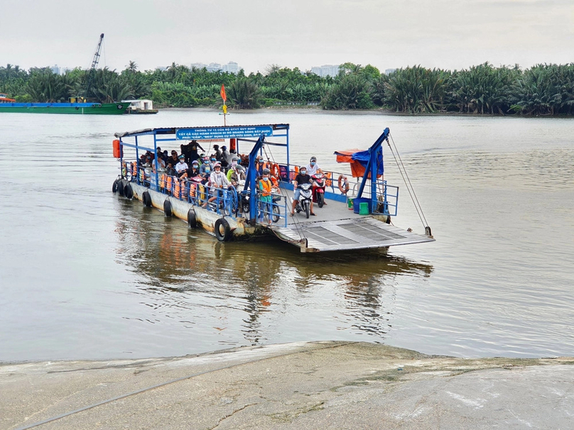 Thanh Da residents use the Binh Quoi ferry to enter HCMC. Photo by The Investor/Minh Anh.