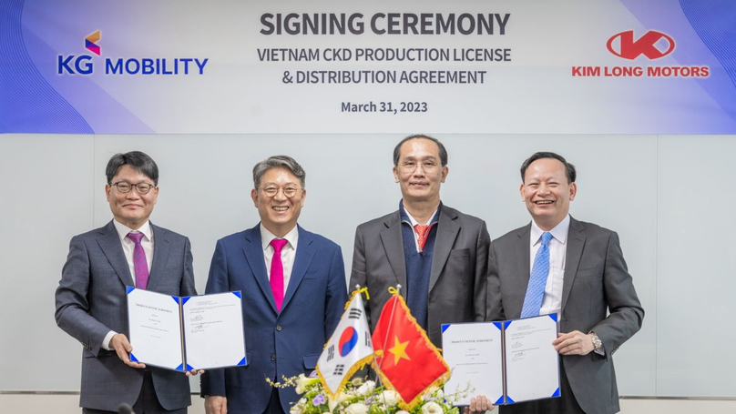 Executives of KG Mobility and Kim Long Motors at the signing ceremony on March 31, 2023. Photo courtesy of KG Mobility.