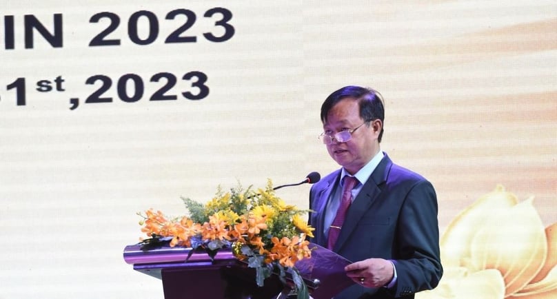 Dong Nai Chairman Cao Tien Dung addresses a meeting with FDI enterprises in the southern province on March 31, 2023. Photo courtesy of Dong Nai Television.