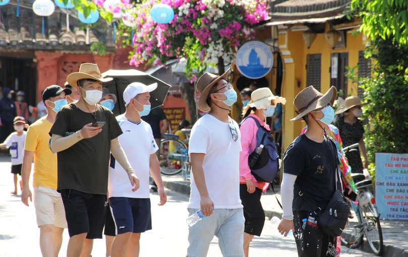 International visitors in Hoi An ancient town, Quang Nam province, central Vietnam. Photo courtesy of Youth newspaper.