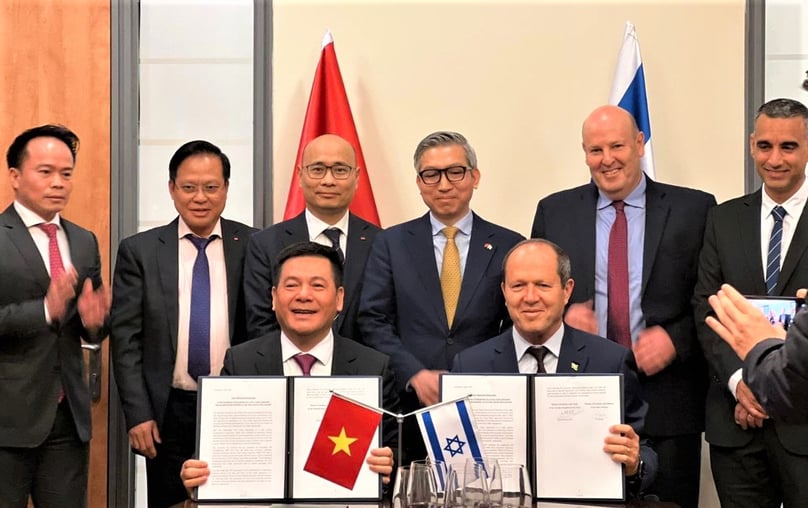Representatives of Vietnam and Israel announce the conclusion of negotiations for their FTA in Israel on April 2, 2023. Photo courtesy of Vietnam News Agency.