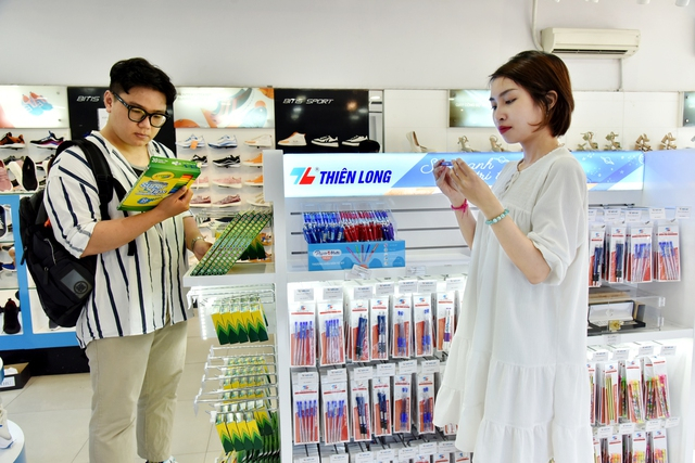 A stationery store with products from Thien Long Group. Photo courtesy of the corporation.