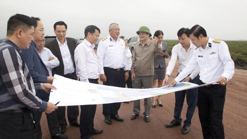 Executives of Saigon Newport and leaders of Quang Ninh province at a working session in the northern province on April 13, 2023. Photo courtesy of Quang Ninh province.